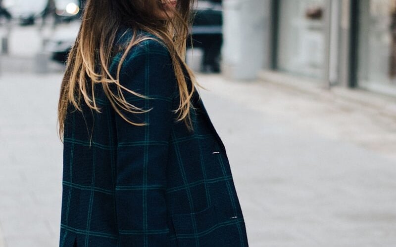 The Chic Capsule Wardrobe: 12 Pieces, 30 Seasons of Minimalist Styles